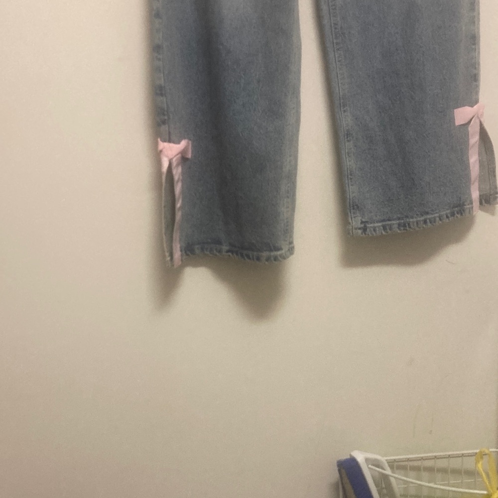 NO BOUNDARIES/Light Blue Women’s High-Rise Straight Jeans w/ pink bow each leg - Picture 2 of 3